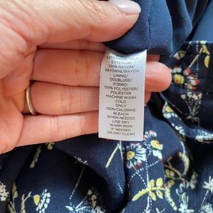 Navy Floral Pattern Pull-on Skirt